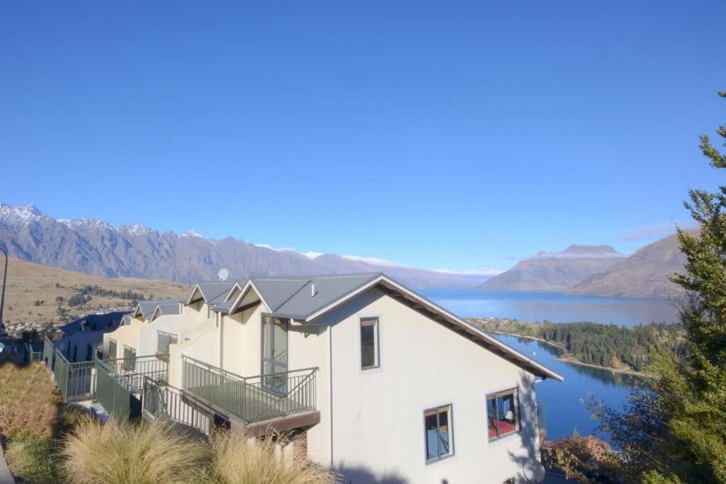 Modern 3 Bedroom With Stunning Postcard Views! Квинстаун Экстерьер фото